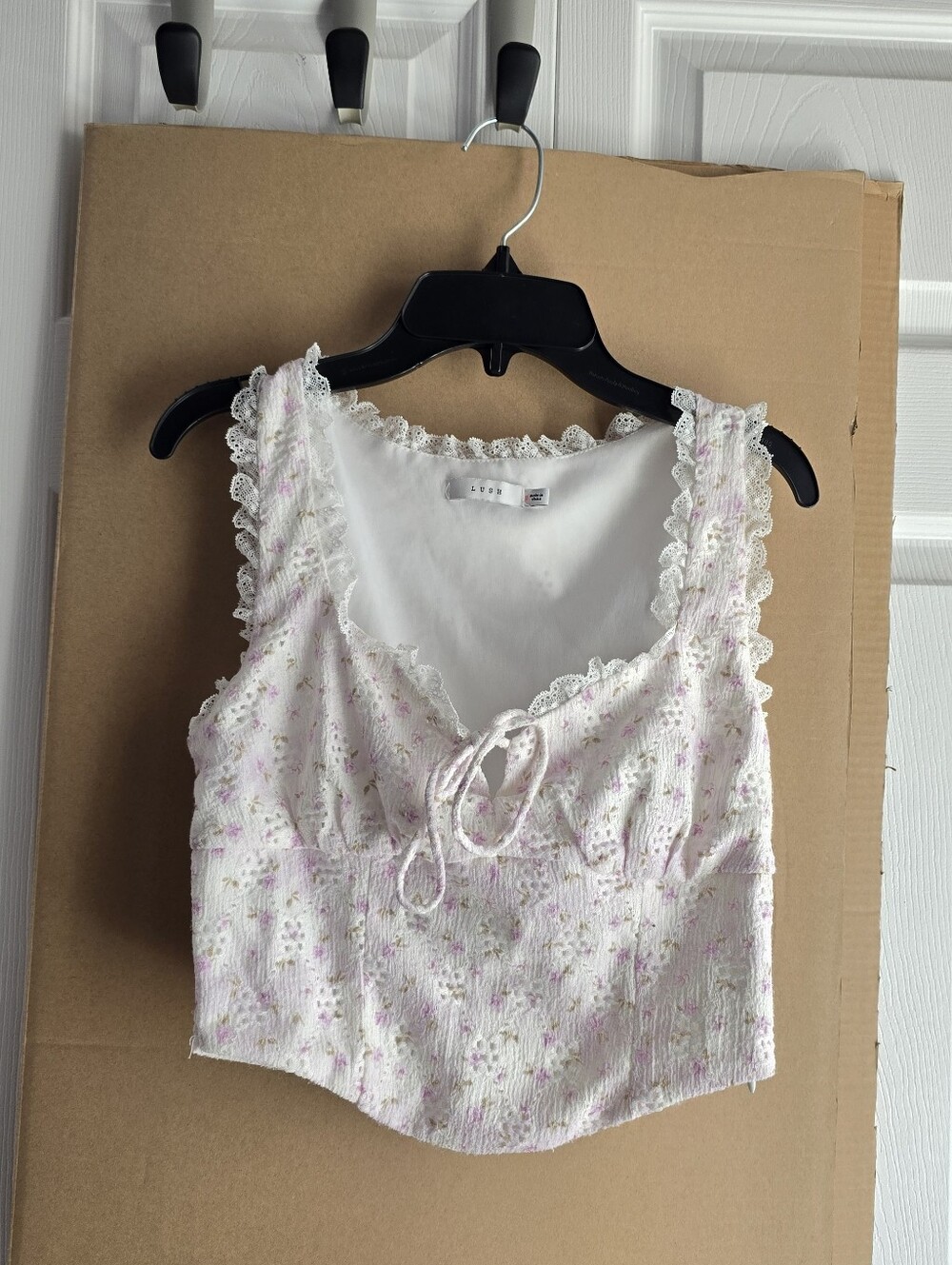 Lush White and Light Pink Floral Lace-Trim Cropped Tank Size S